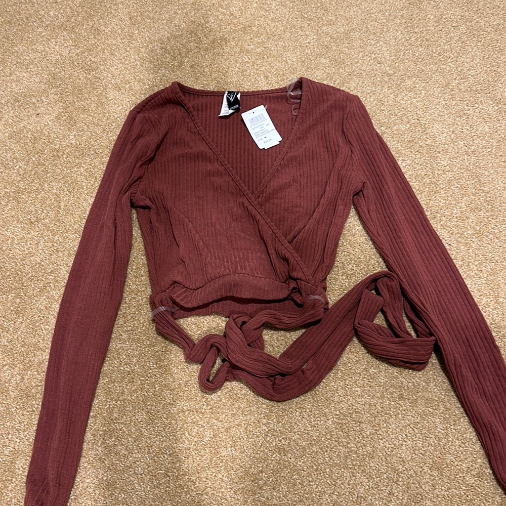 **TAGS ON** Lightweight sweater top